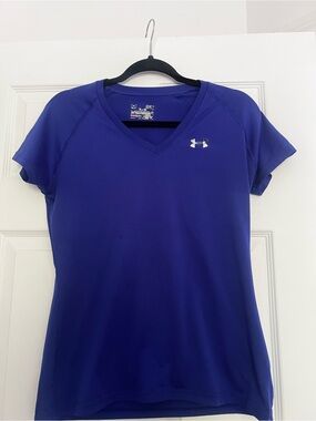 Under Armour Women’s Royal Blue V-Neck Short Sleeve Performance Tee